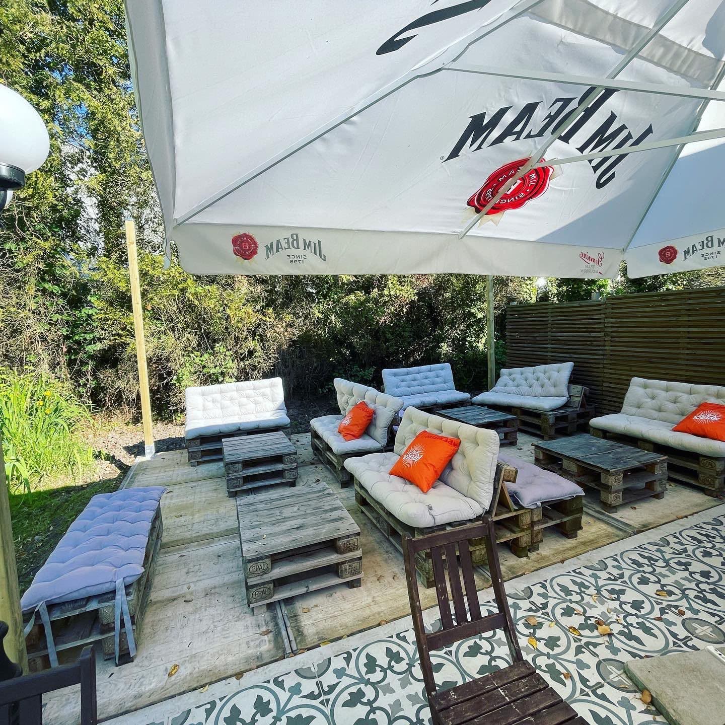Terrasse avec salon de jardin — après aménagement